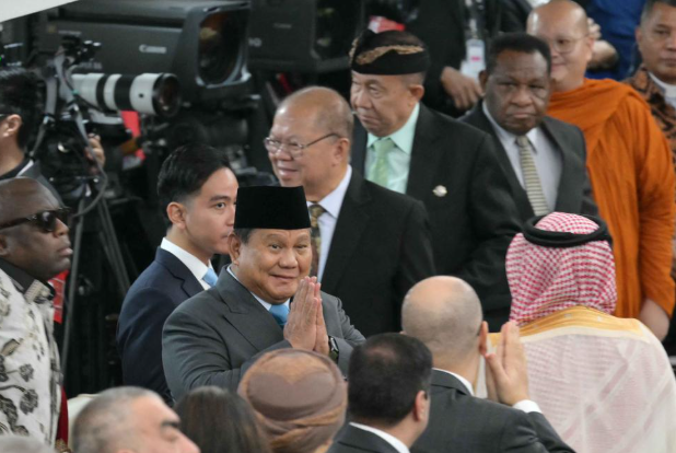 prabowo-salami-sby-sampai-jokowi-di-sidang-mpr