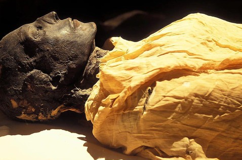 apa-itu-radiokarbon-jam-alami-yang-tentukan-kematian-orang