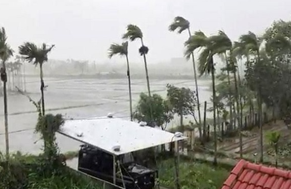 filipina-evakuasi-100-ribu-penduduk-usai-adanya-topan-super