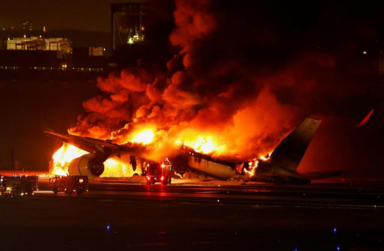 kebakaran-landasan-bandara-brasil-total-169-orang-dievakuasi