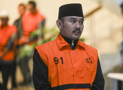 kpk-menemukan-hp-yang-chatnya-dihapus-oleh-bupati-bekasi