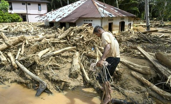 BMKG Waspada Hujan Lebat Sumatera-Jawa 20-22 Jan