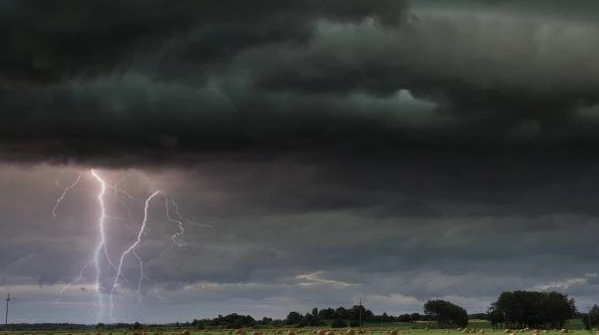 Cuaca Ekstrem Ancam Sumatera hingga Papua