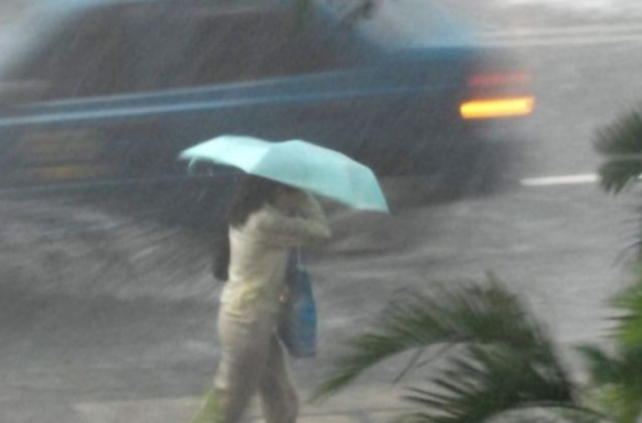 BMKG Peringatkan Hujan Lebat Jabodetabek 9-10 Feb